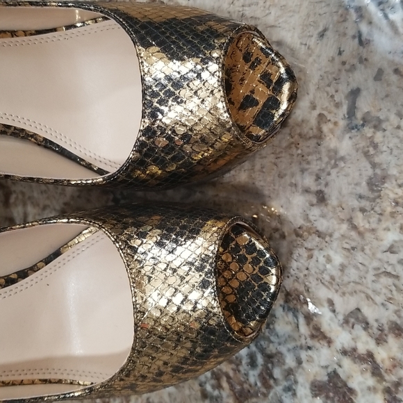 Enzo Angiolini Gold Snakeskin Heels> Size 8 1/2 - Picture 6 of 6